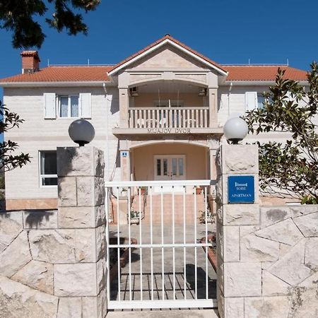 Apartments Mijajov Dvor Sumartin Cameră foto